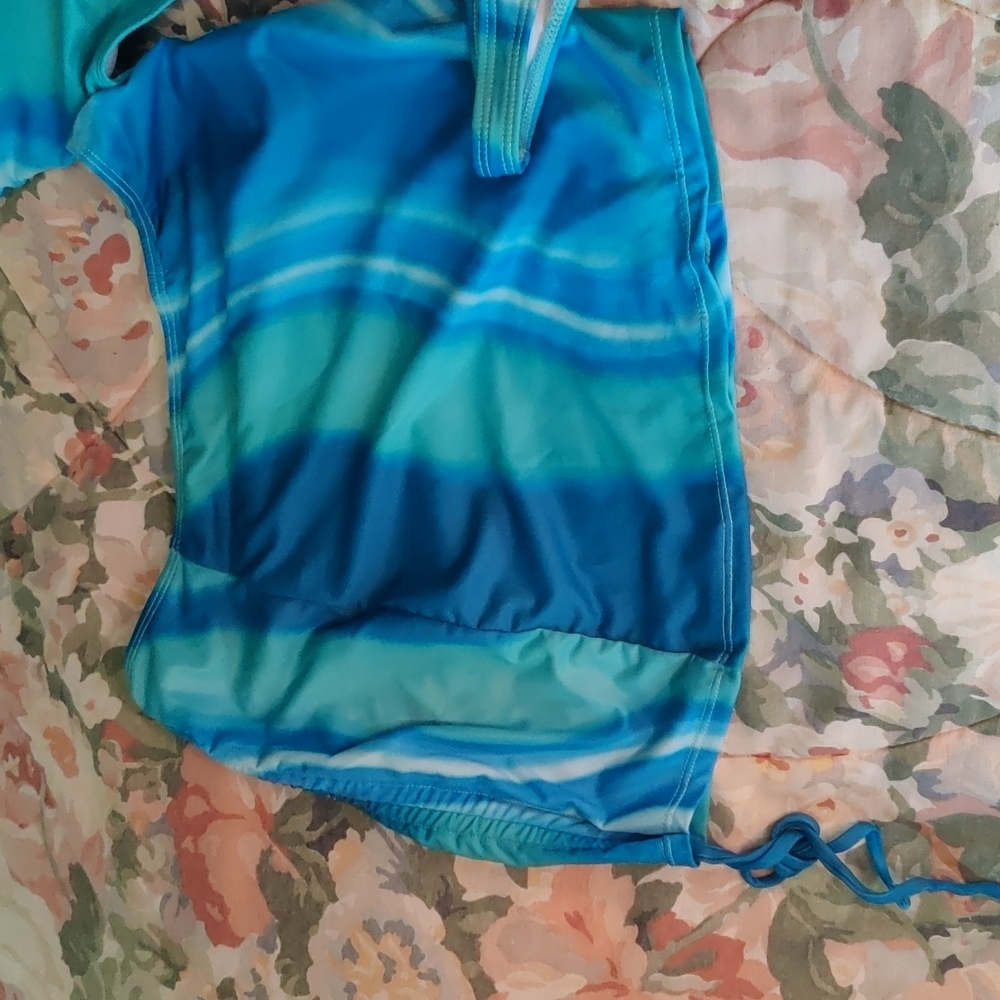Ultra sexy and revealing swim size large with cover up - Picture 4 of 14